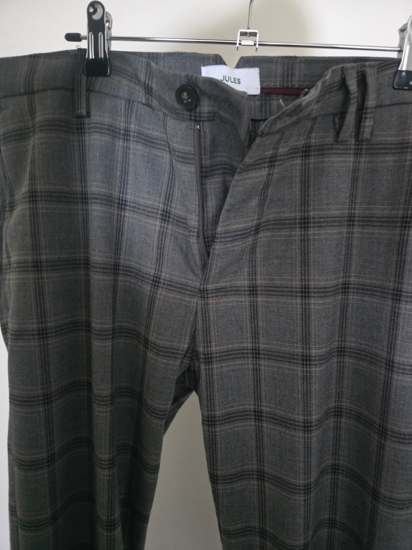 Pantalon chino slim à carreaux gris