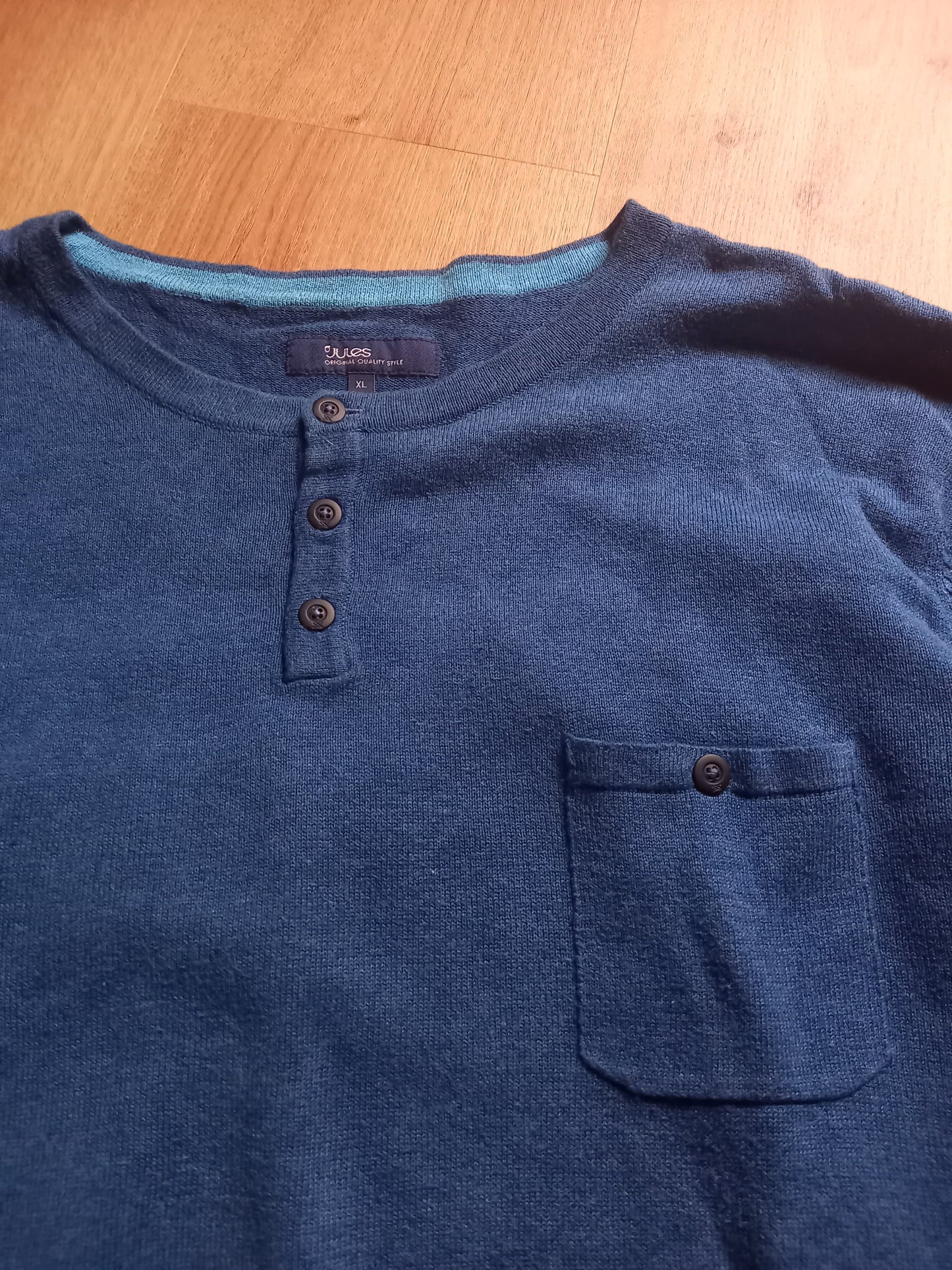 Pull bleu