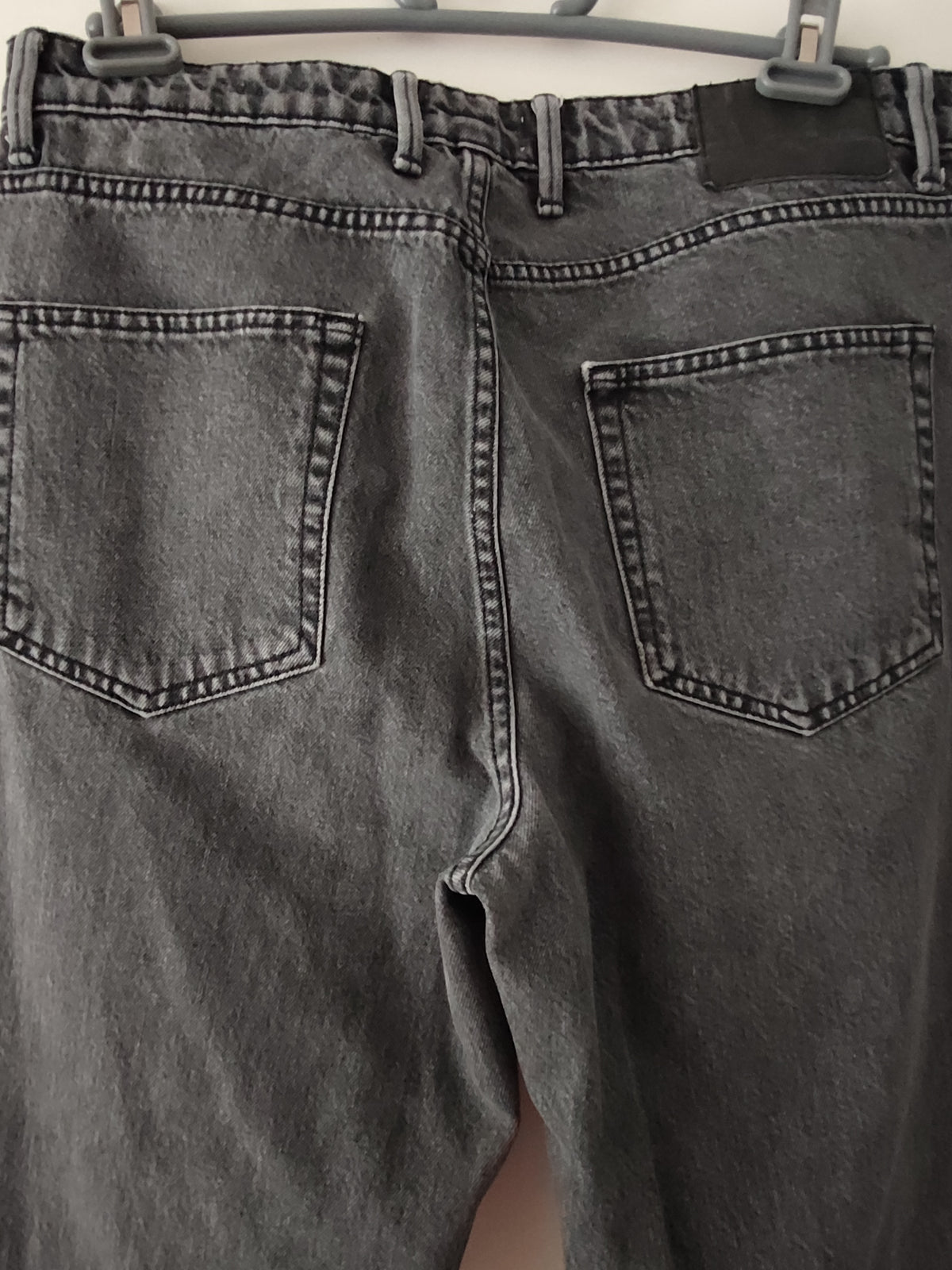 Jean loose noir/gris foncé taille 40