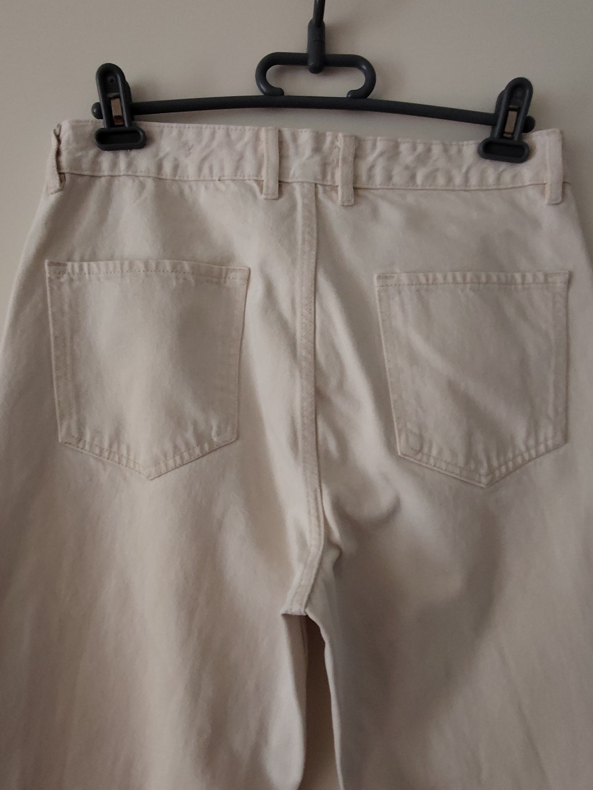Jean loose blanc cassé taille 40 (W30 L34)