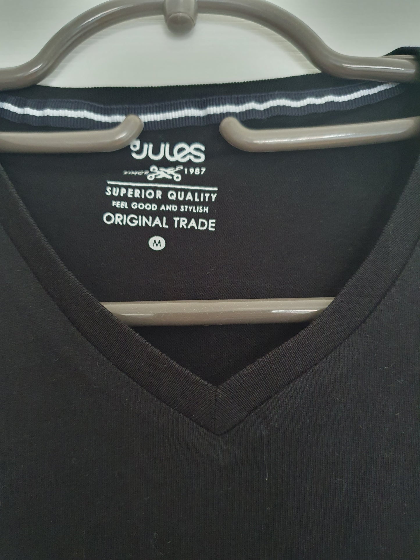 T-shirt col V basique
