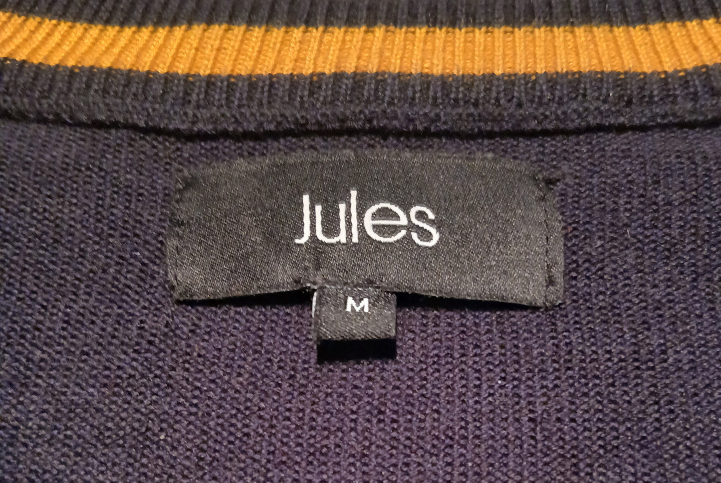 Pull col rond à rayures finitions bord c