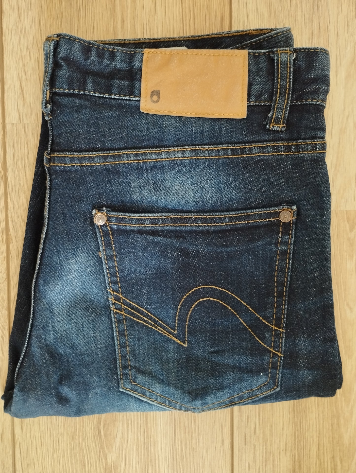 Jean effet légèrement délavé