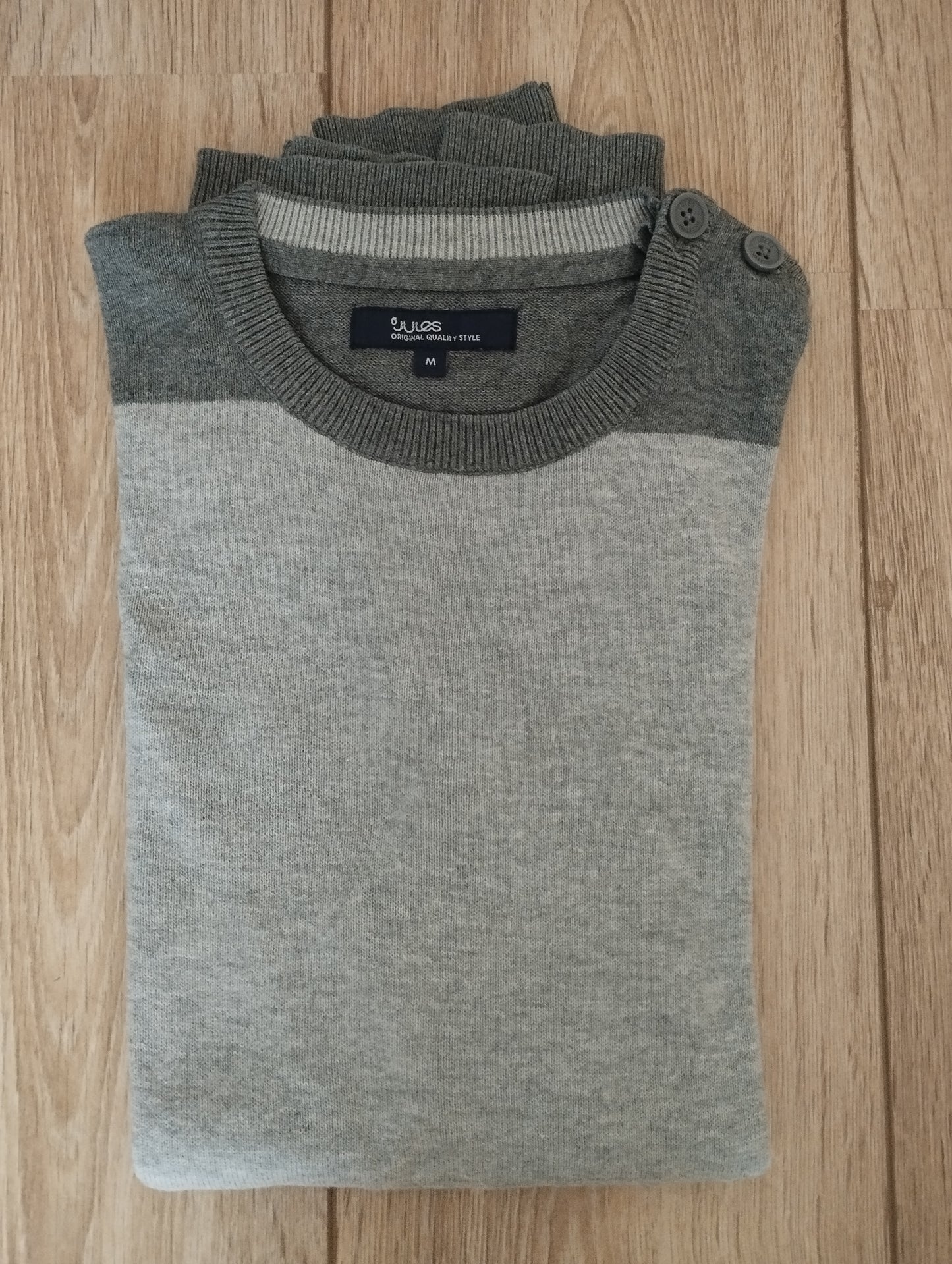 Pull col rond boutons col