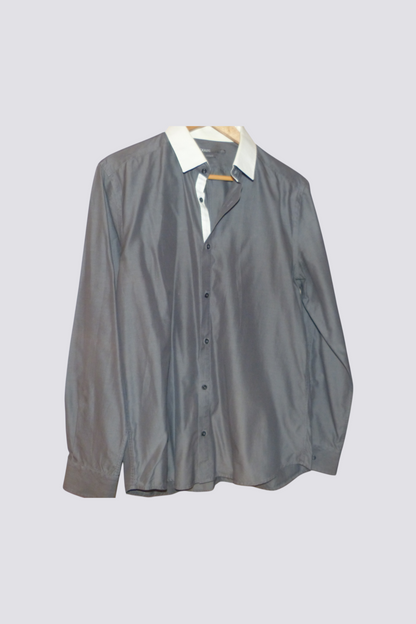 chemise grise col blanc