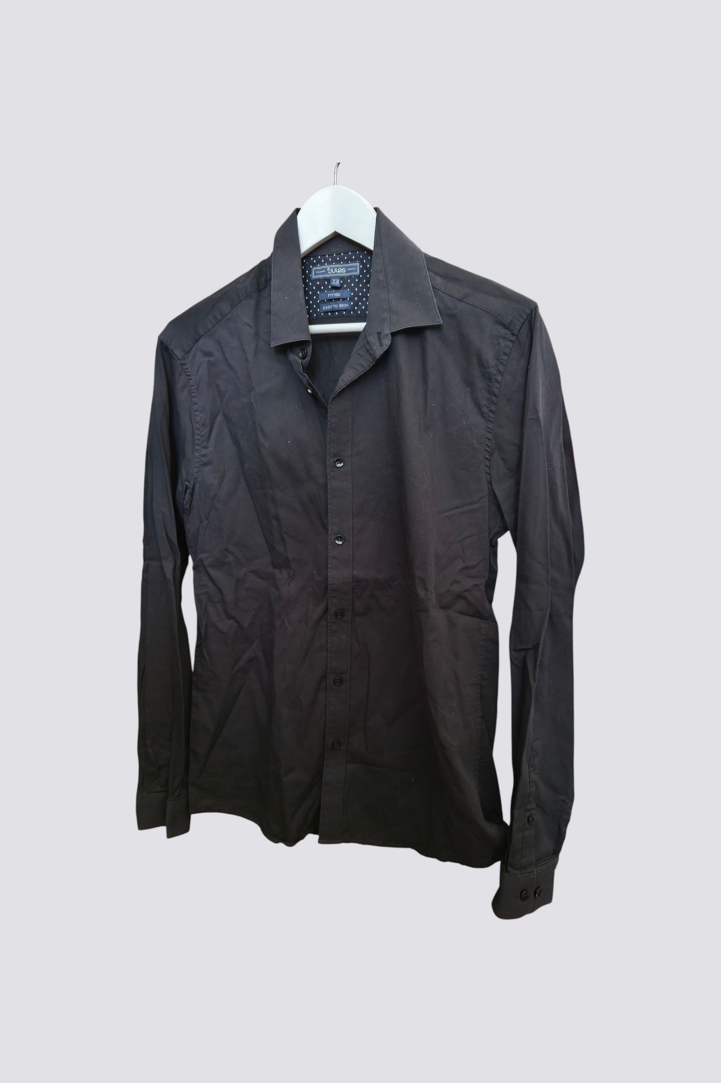 Chemise noire repassage facile