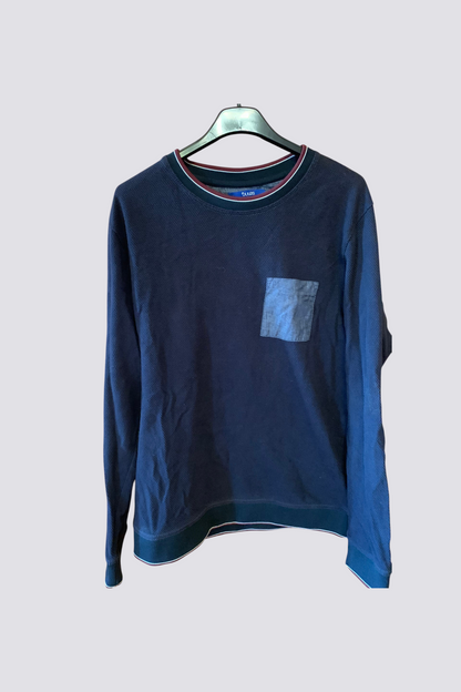 Sweat foncé peu porté