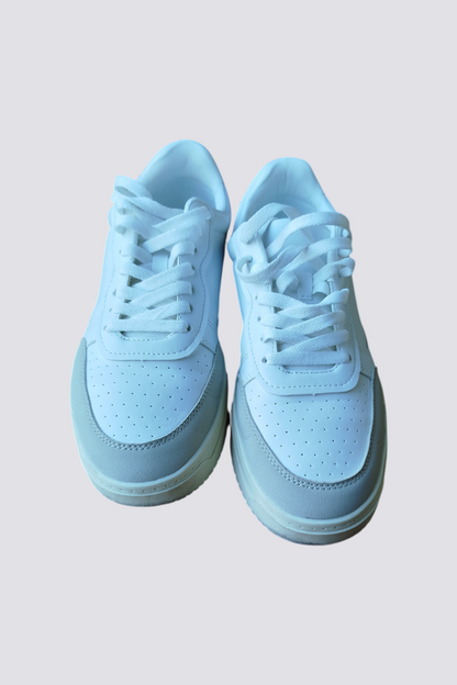 Chaussures blanches et beiges utilisées deux fois