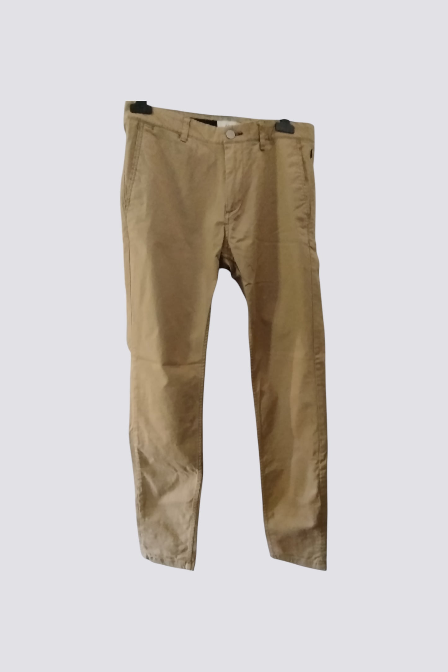 Pantalon skinny beige 98 % coton et 2 % élasthanne.