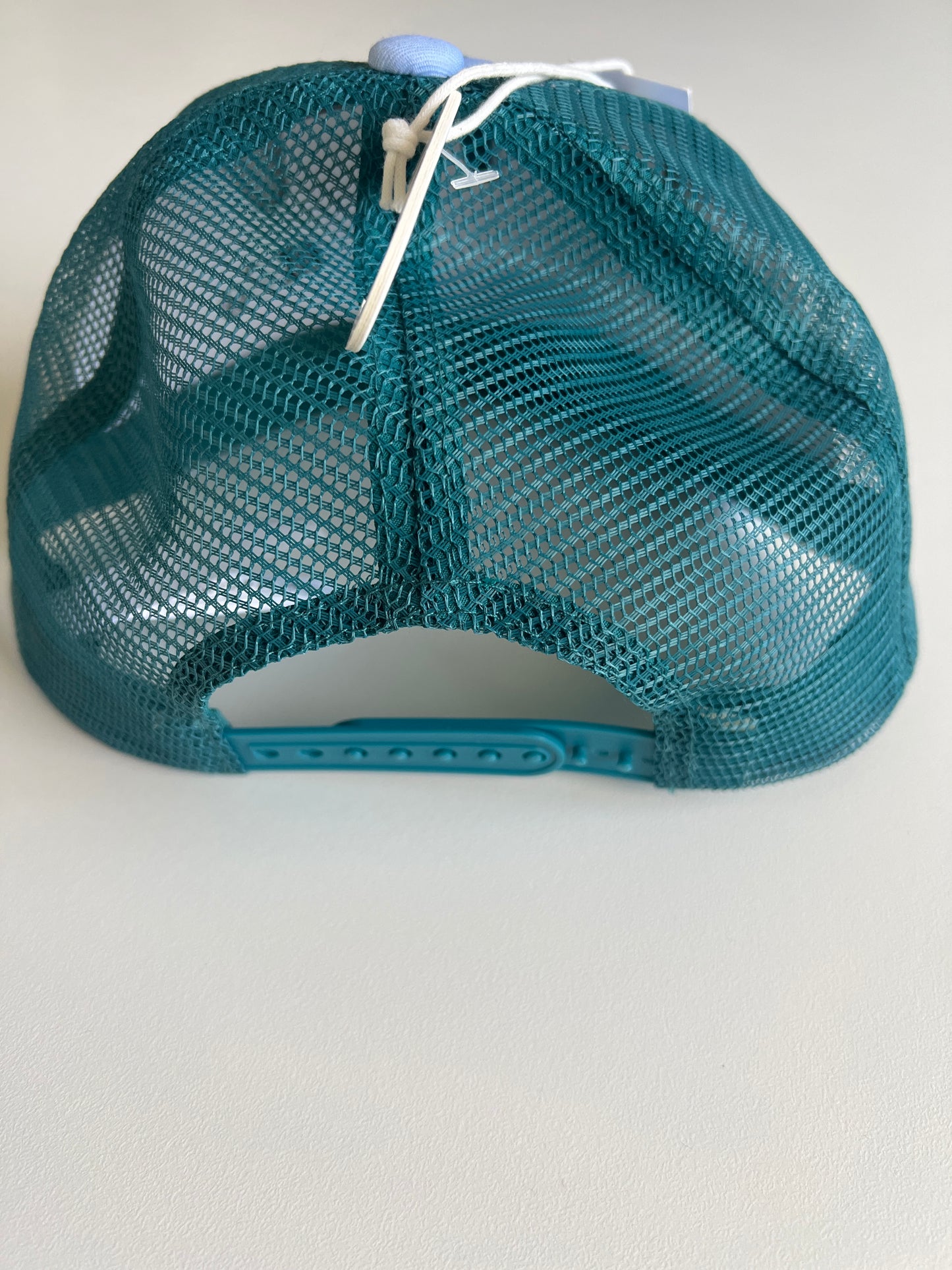 Casquette à fleurs turquoise neuve