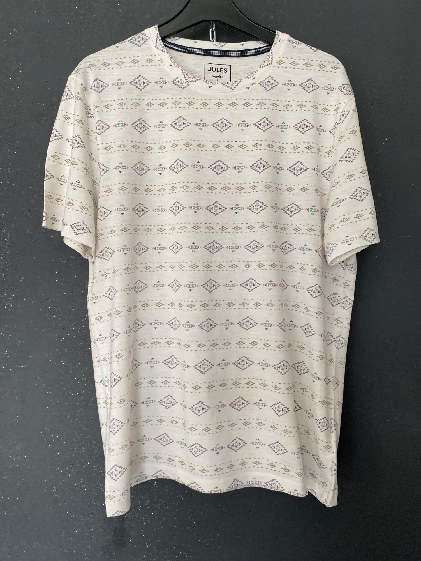 Teeshirt (c) regular motifs ethnique