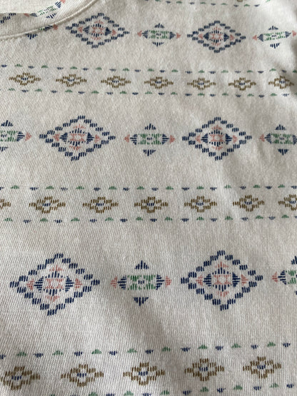 Teeshirt (c) regular motifs ethnique