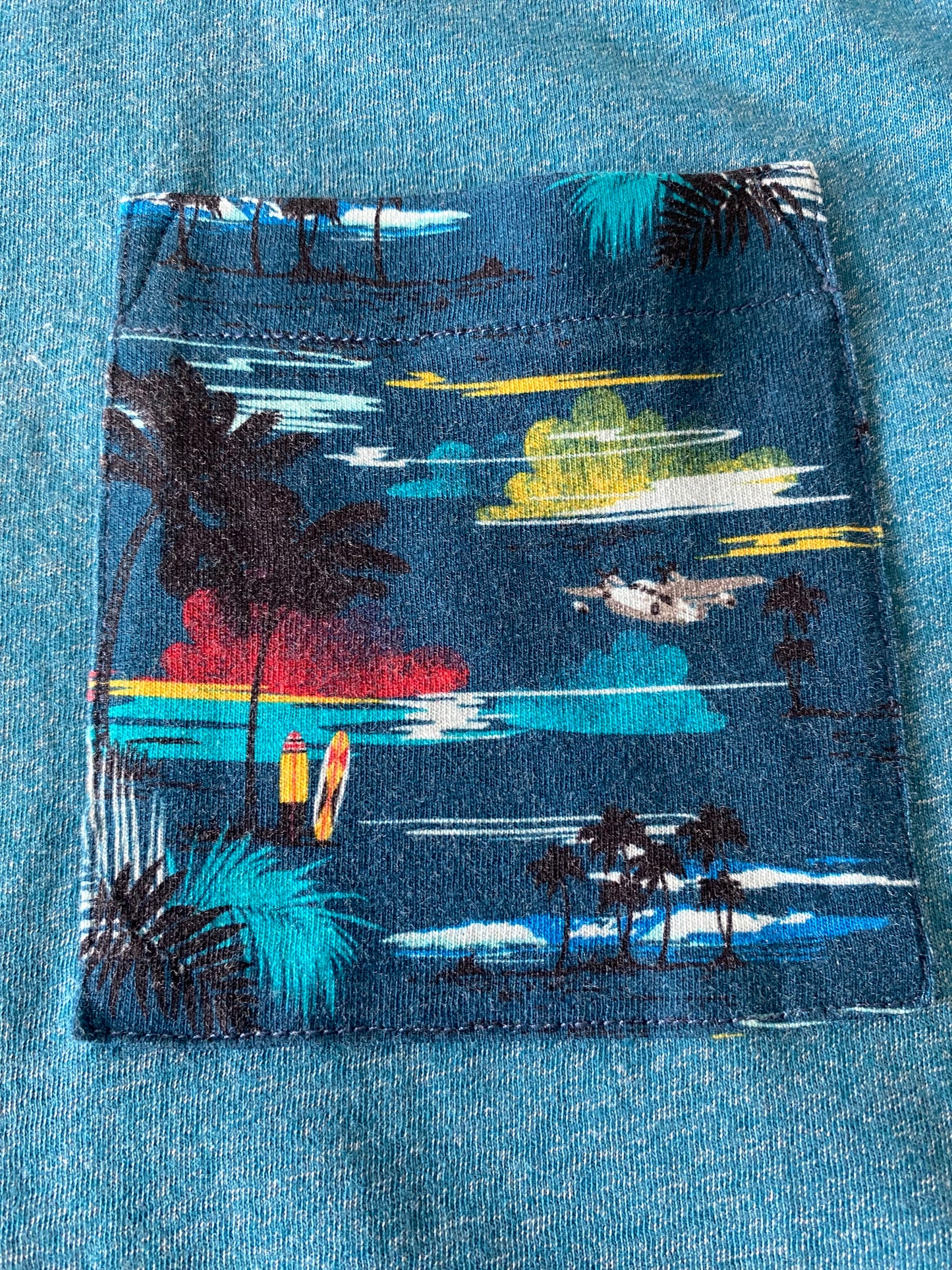Teeshirt (f) regular bleu canard poche motif tropical