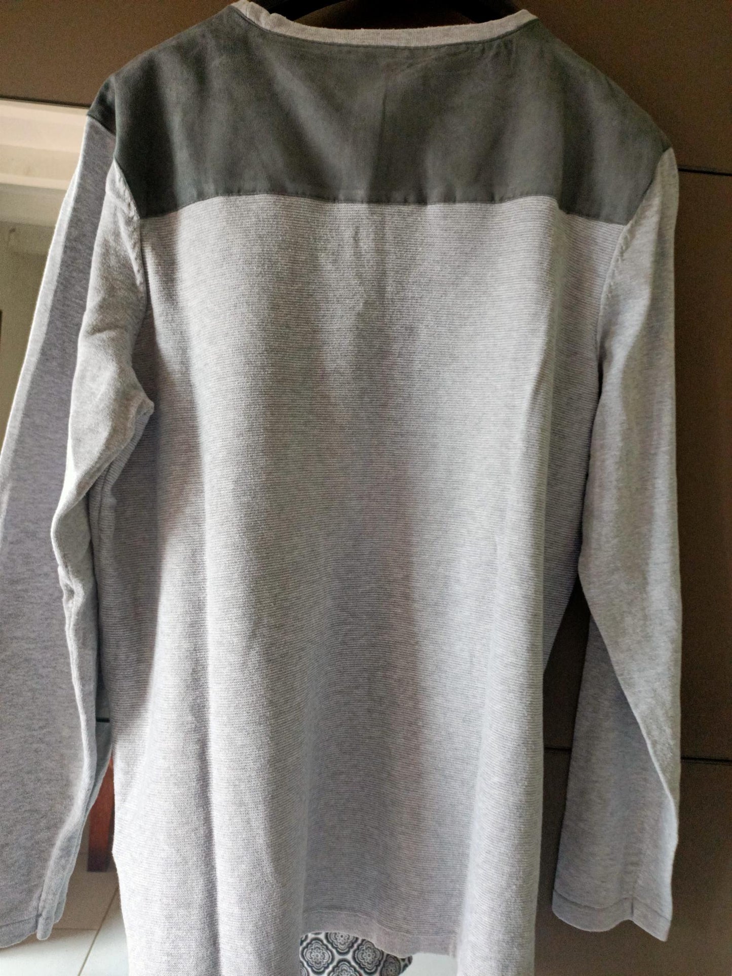 pull gris