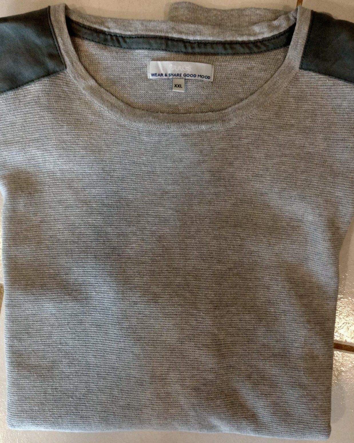 pull gris
