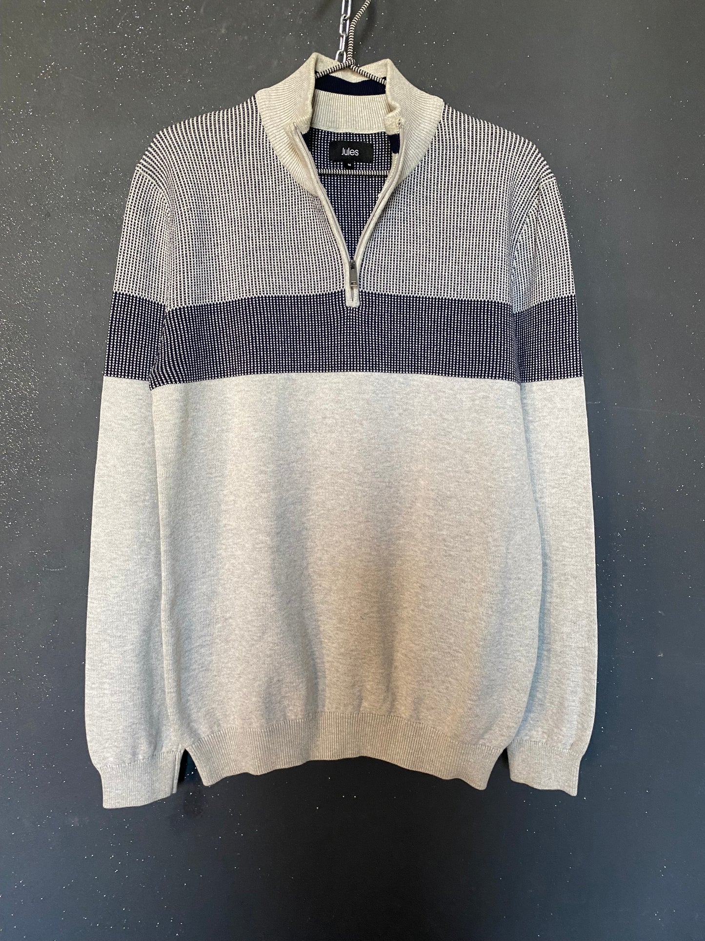 Pull col montant zippé rayé en maille fa