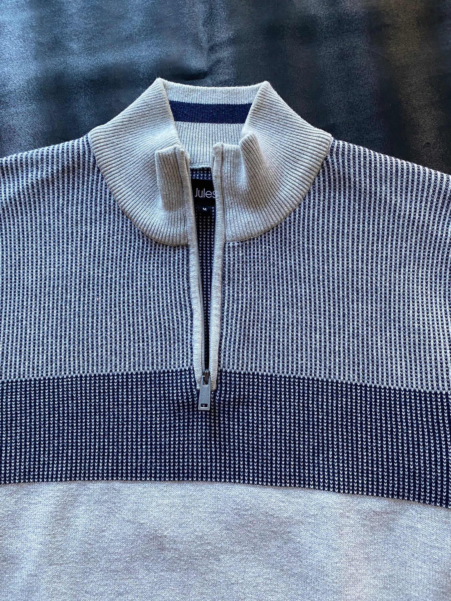 Pull col montant zippé rayé en maille fa