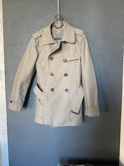 Trench court à ceinture coloris taupe (gris-marron)