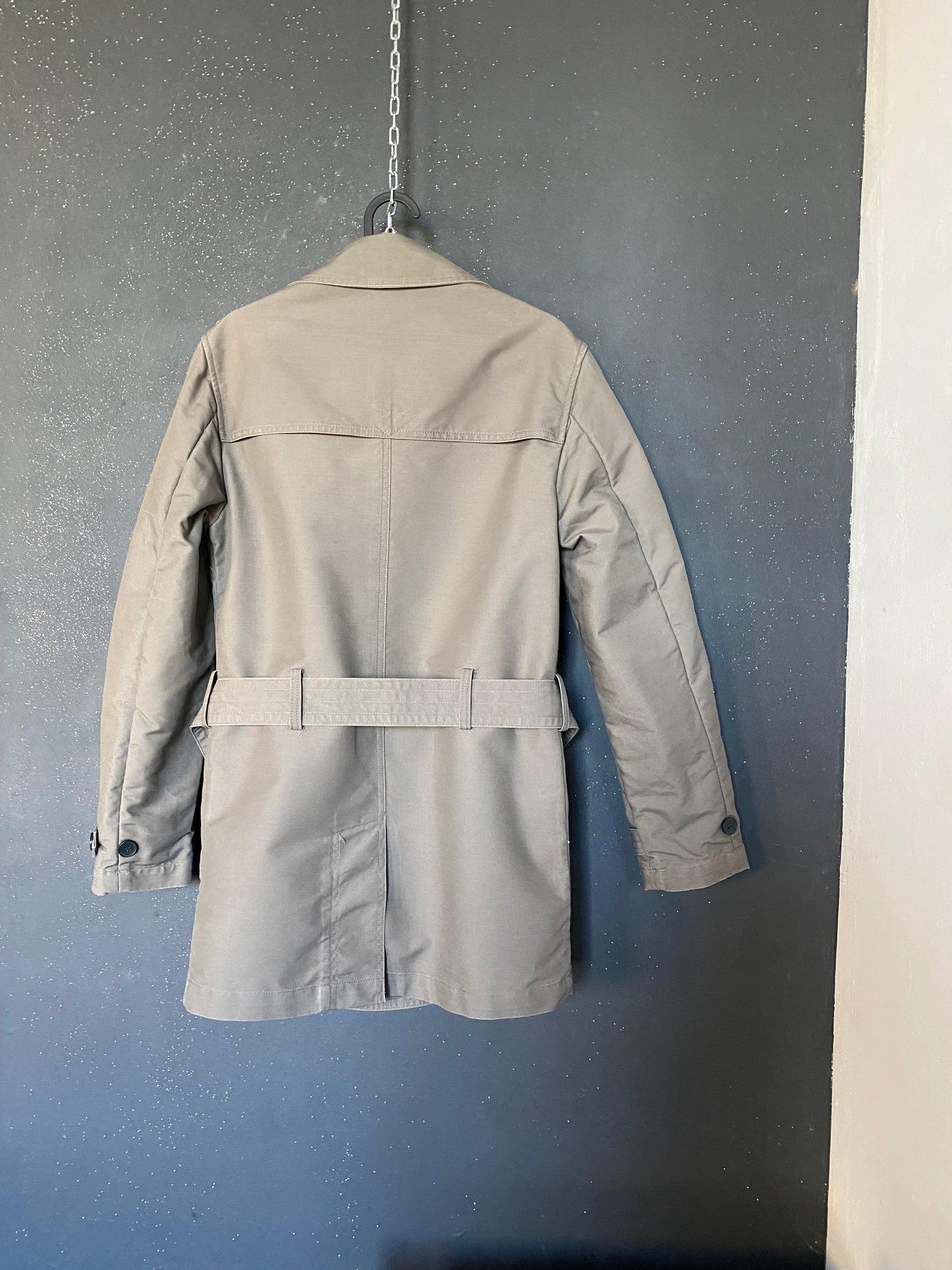 Trench court à ceinture coloris taupe (gris-marron)