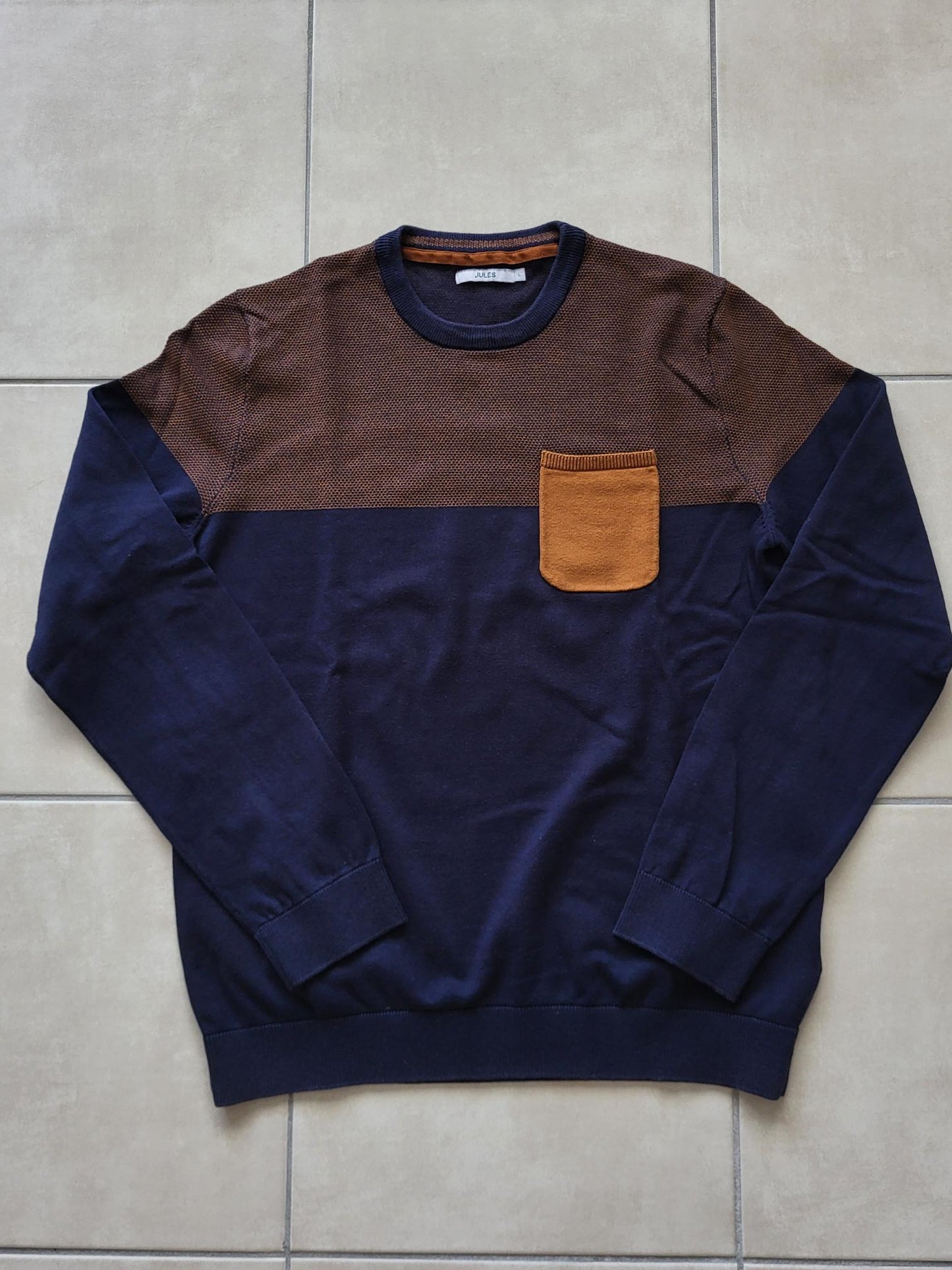 Pull colorblock avec poche poitrine
