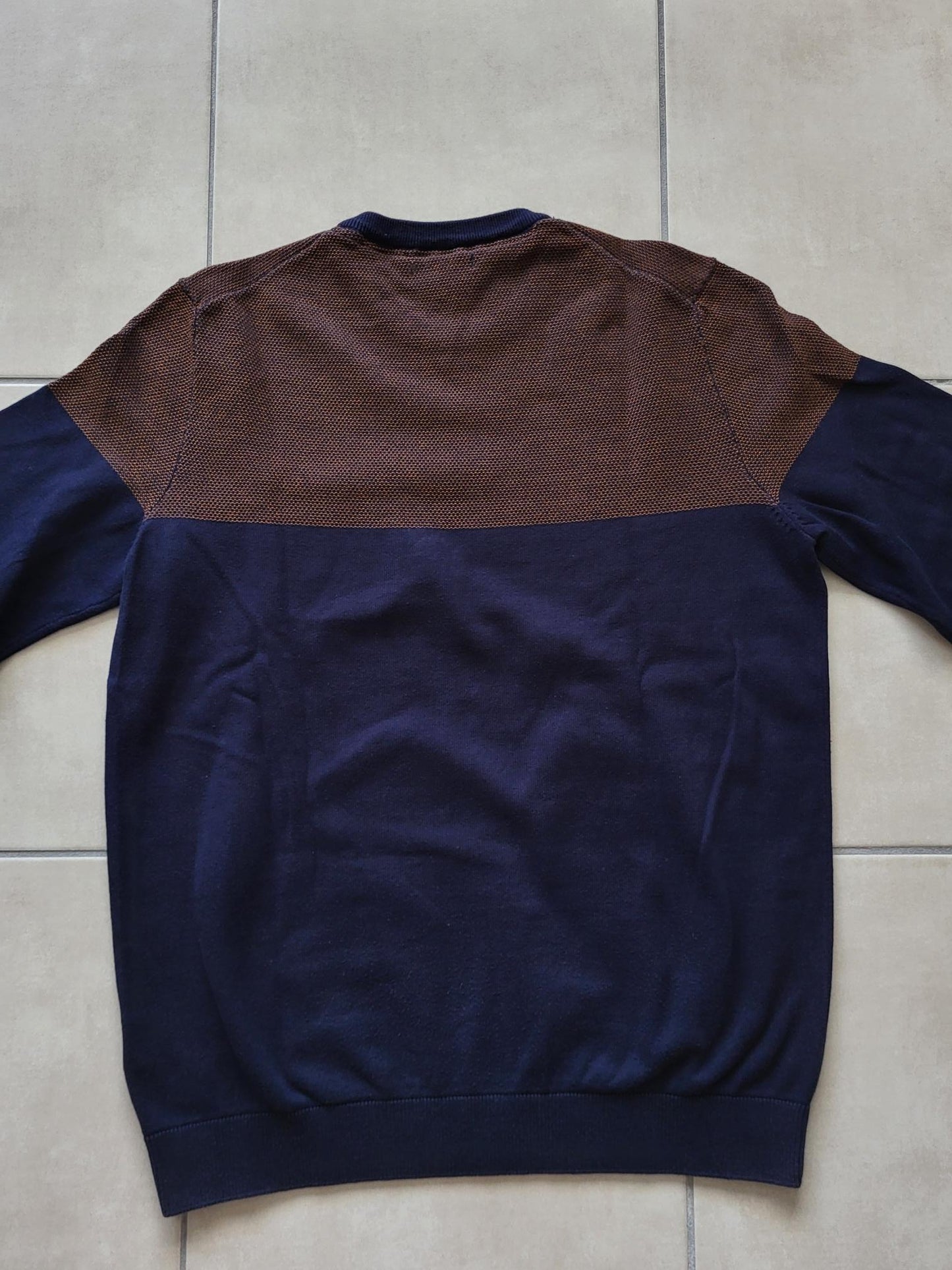 Pull colorblock avec poche poitrine