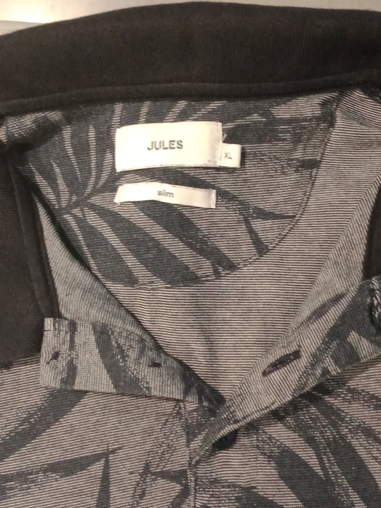 Polo imprimé feuillage à manches courtes