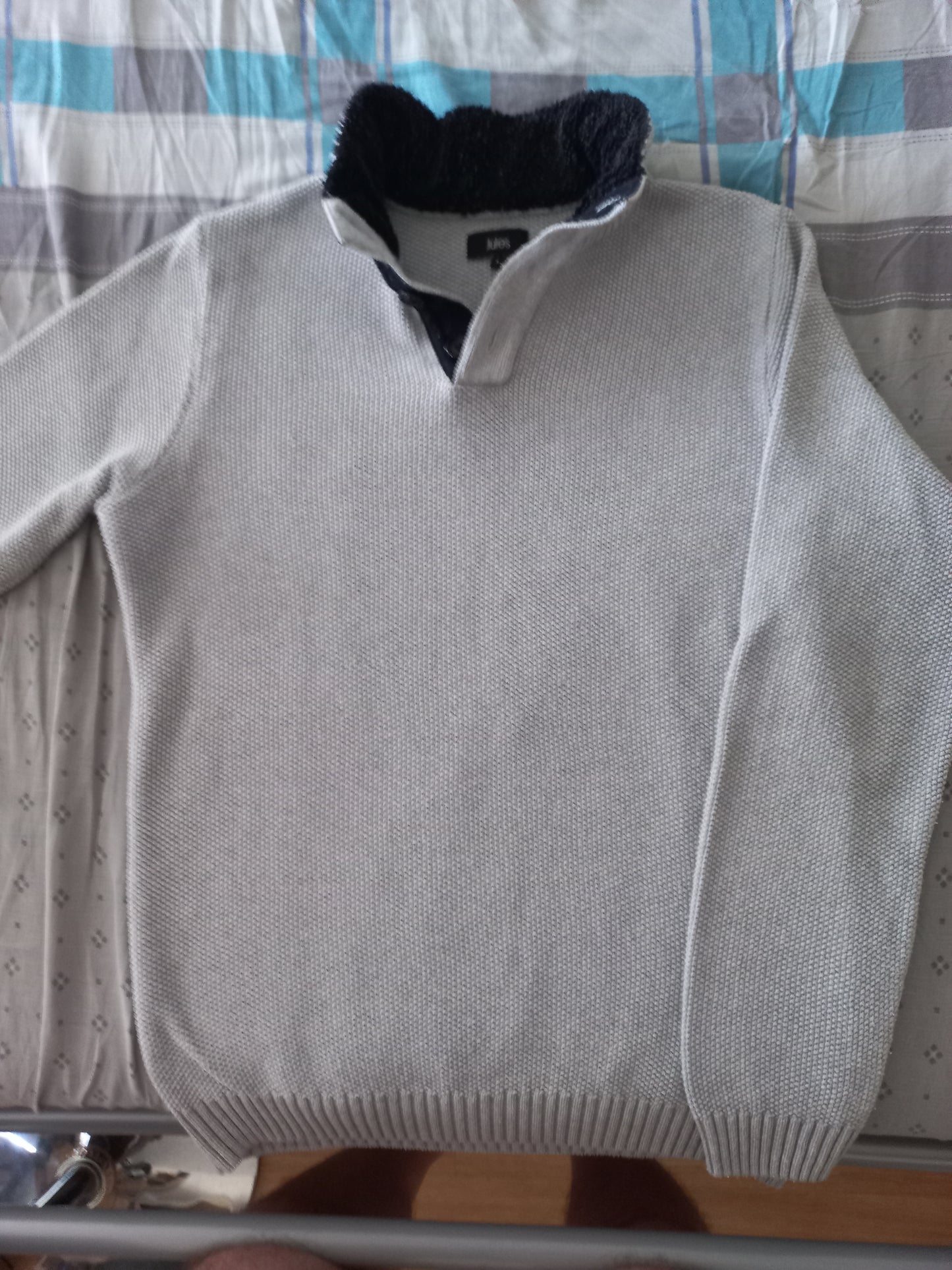 Pull gris clair col fourré noir