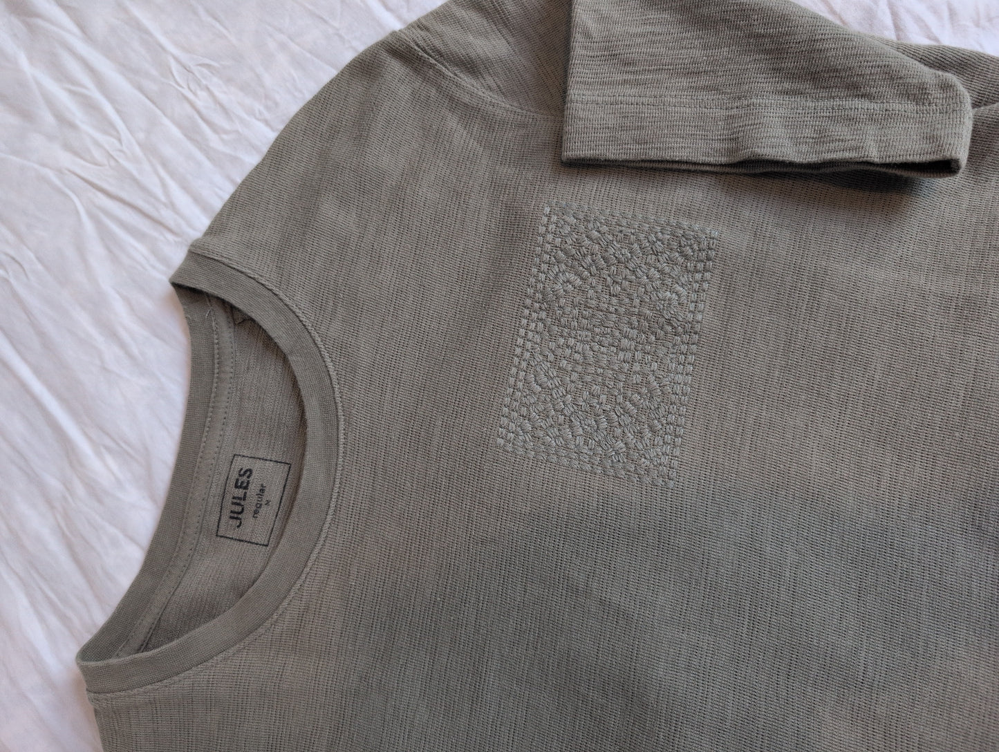 Tee shirt matière reliéfée détail macramé