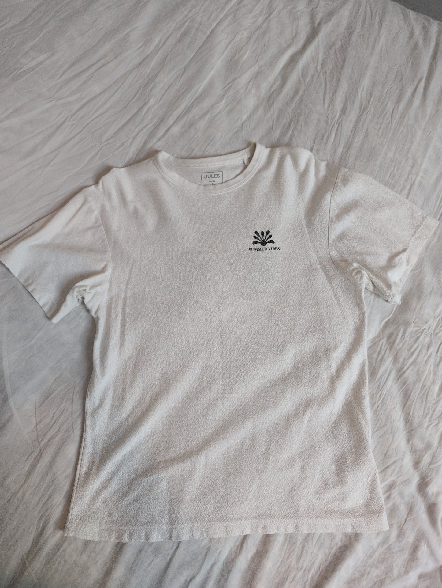 T-Shirt REMAX blanc et a motif