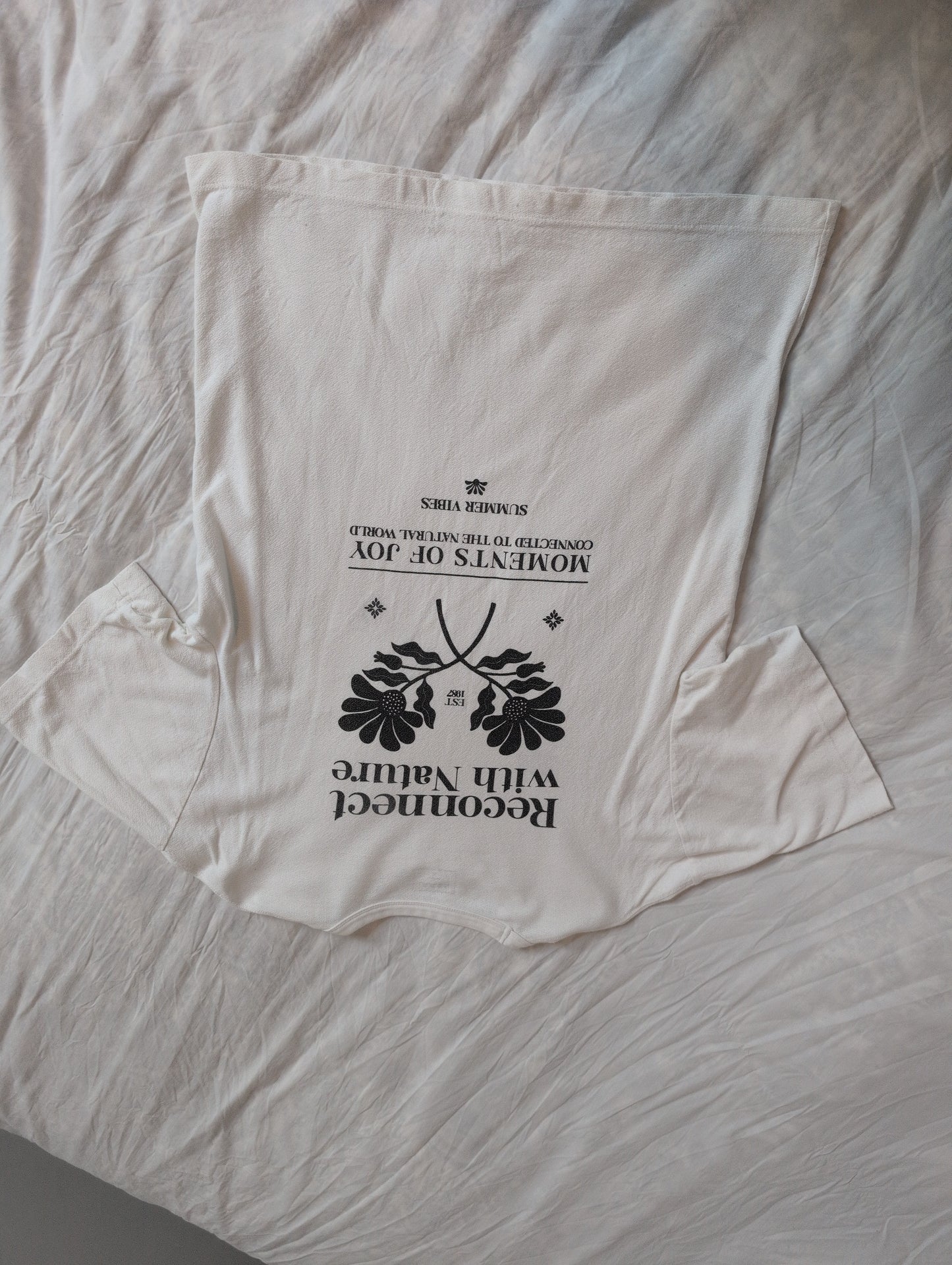 T-Shirt REMAX blanc et a motif