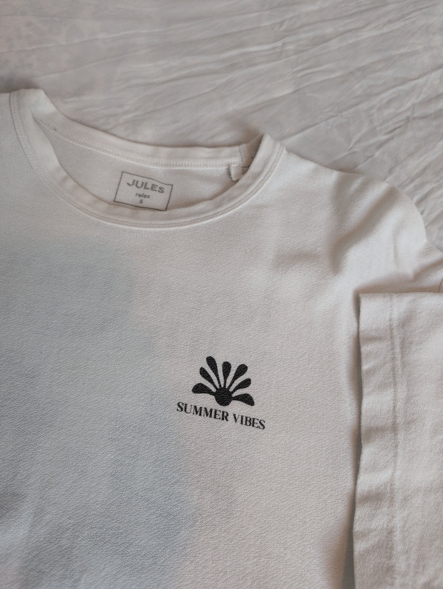 T-Shirt REMAX blanc et a motif