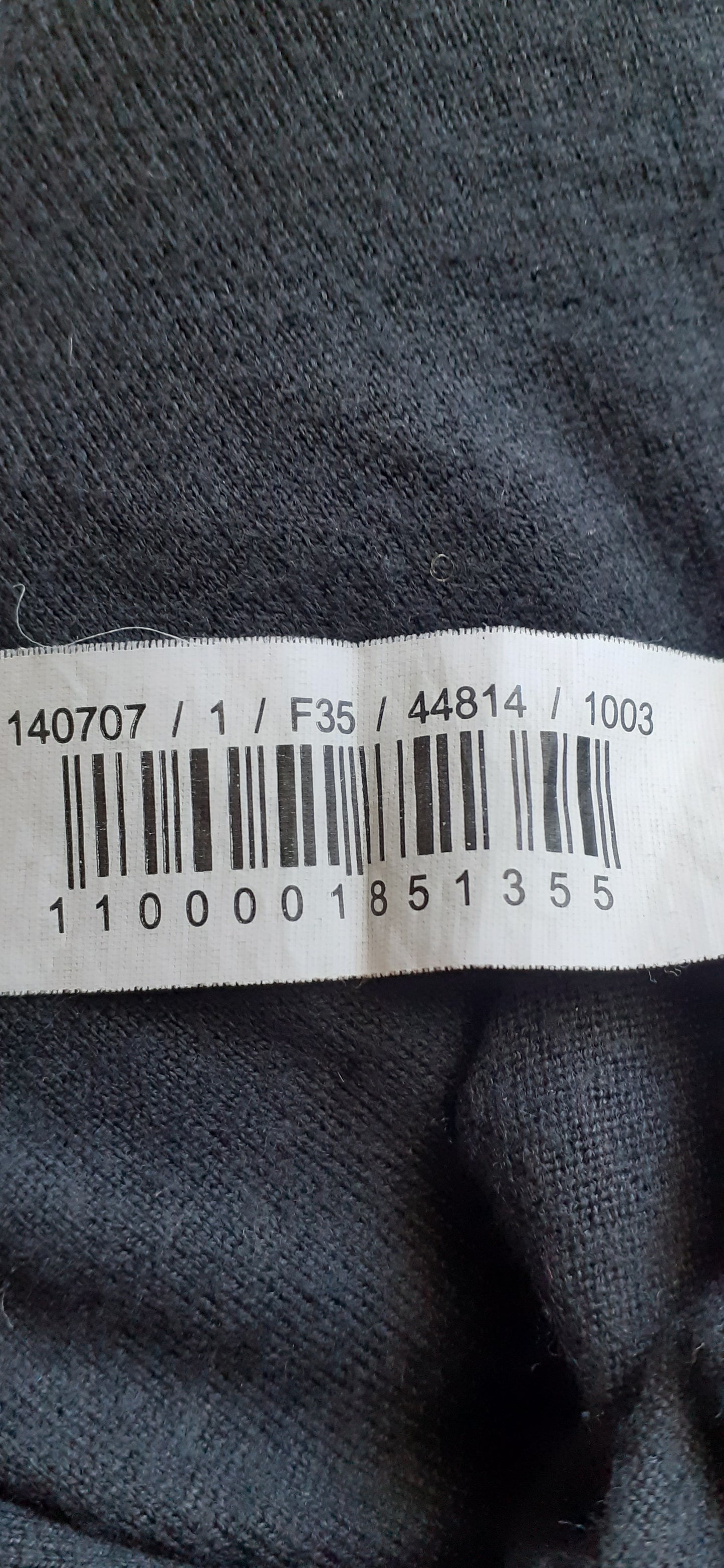 Pull noir en v col gris