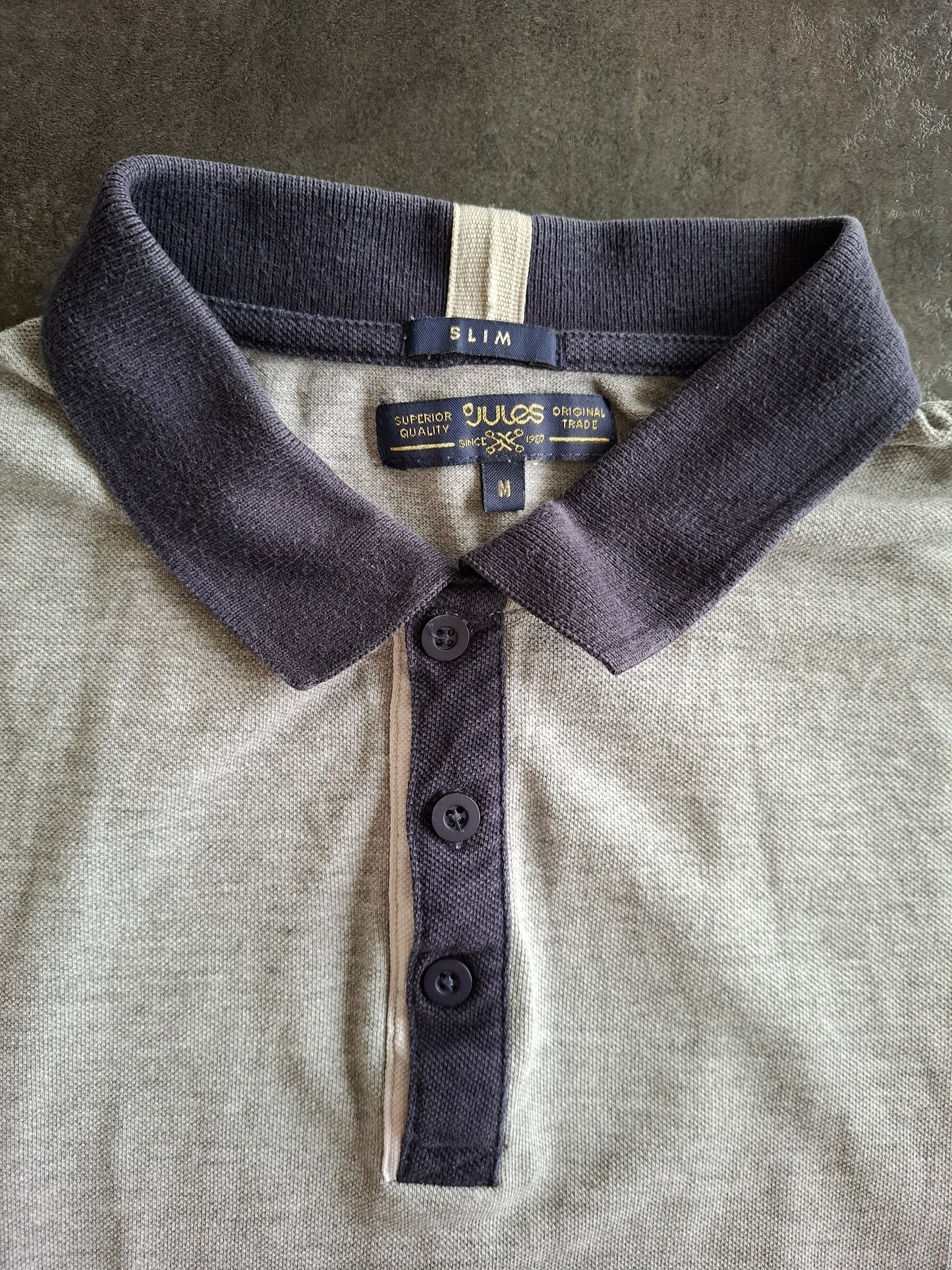 Polo gris col bleu marine