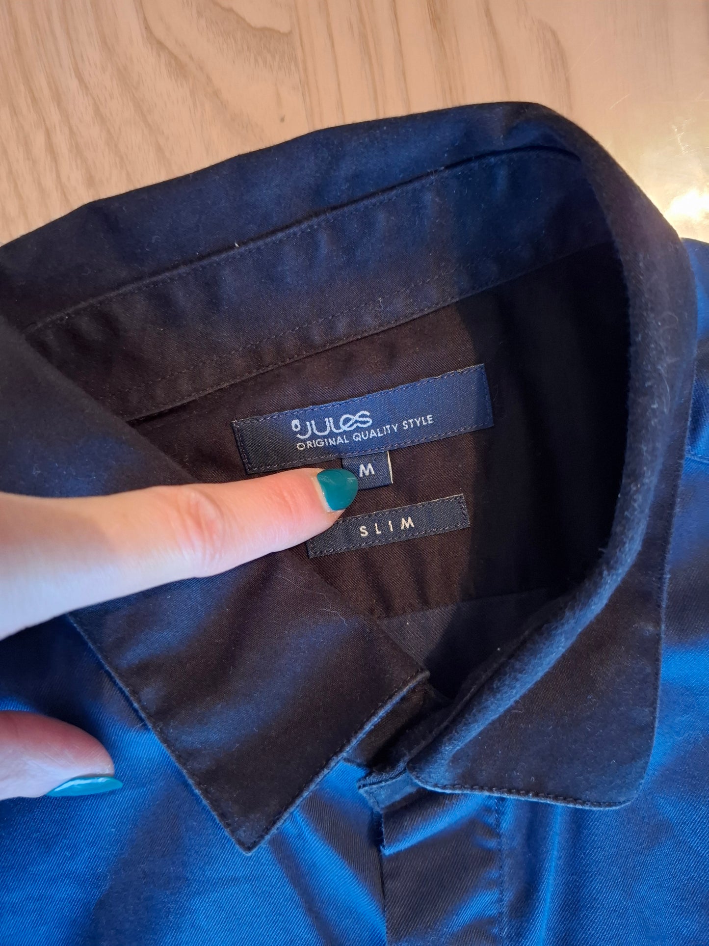 Chemise bleu marine col noir coupe slim