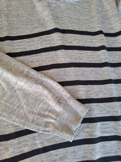 Pull gris a rayure noir
