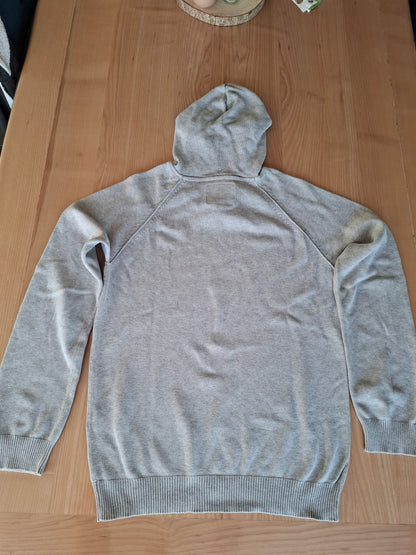 Pull gris a capuche