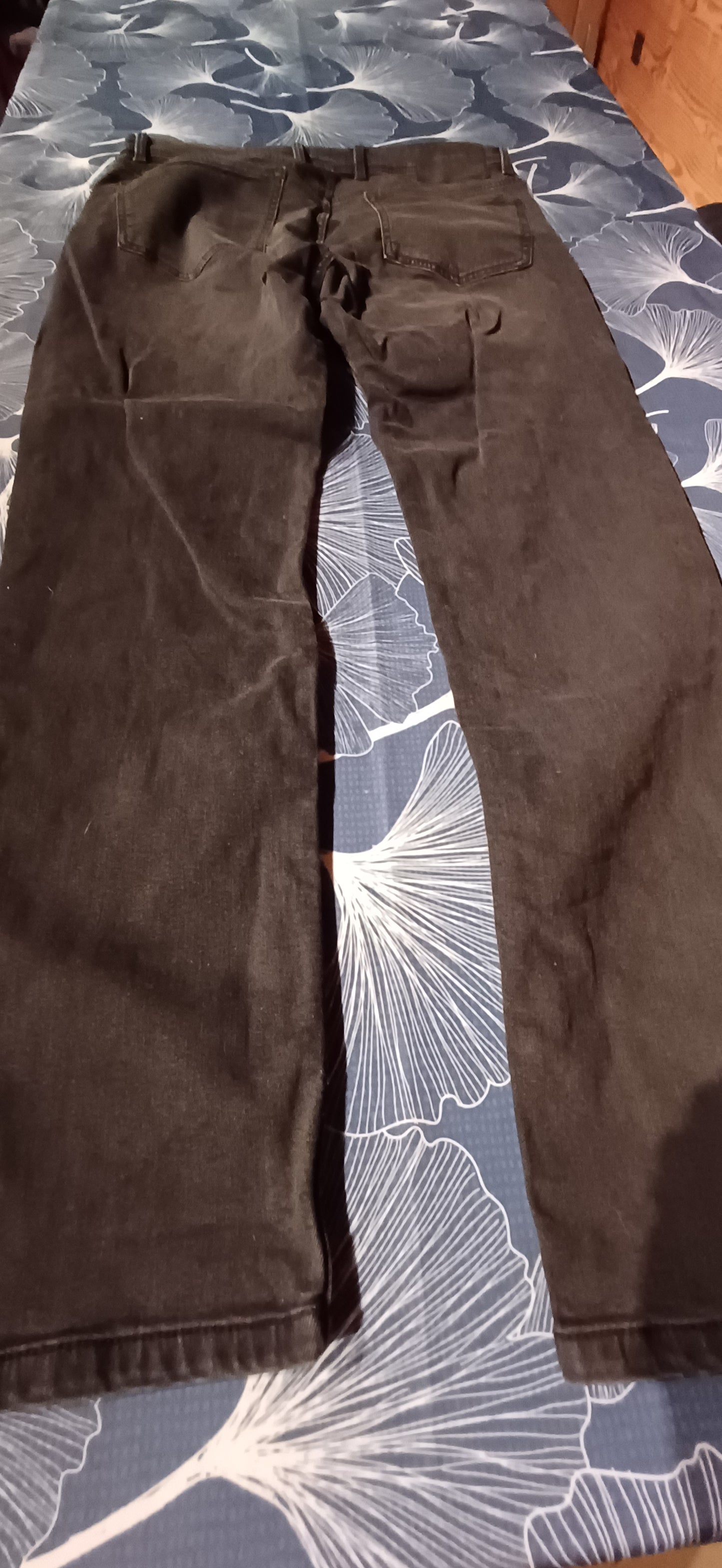 Jean straight noir taille 40