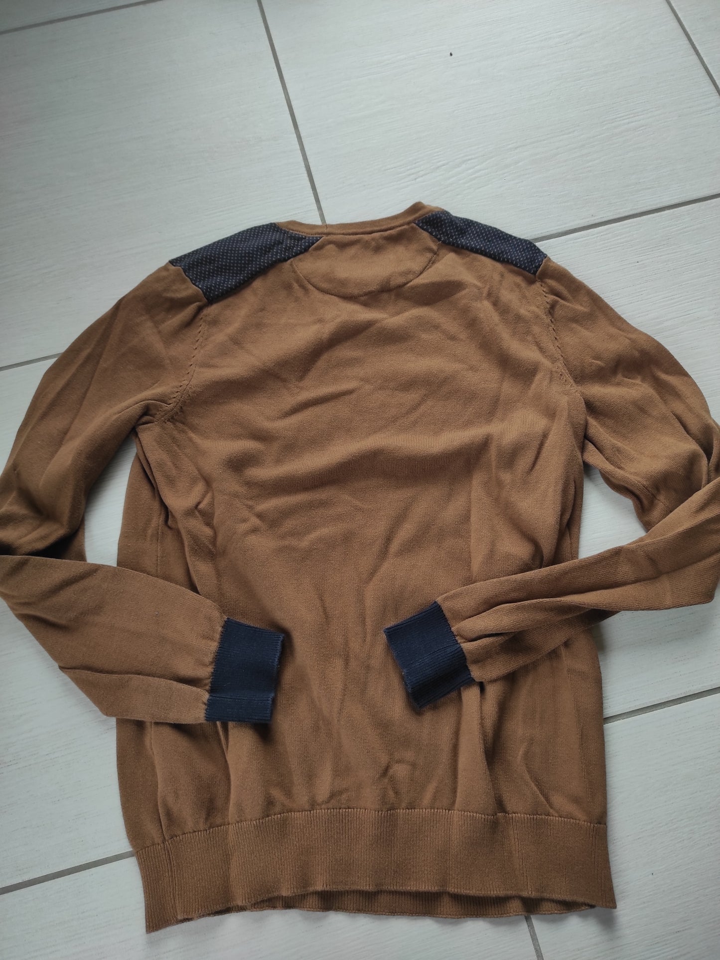 Pull fantaisie épaule