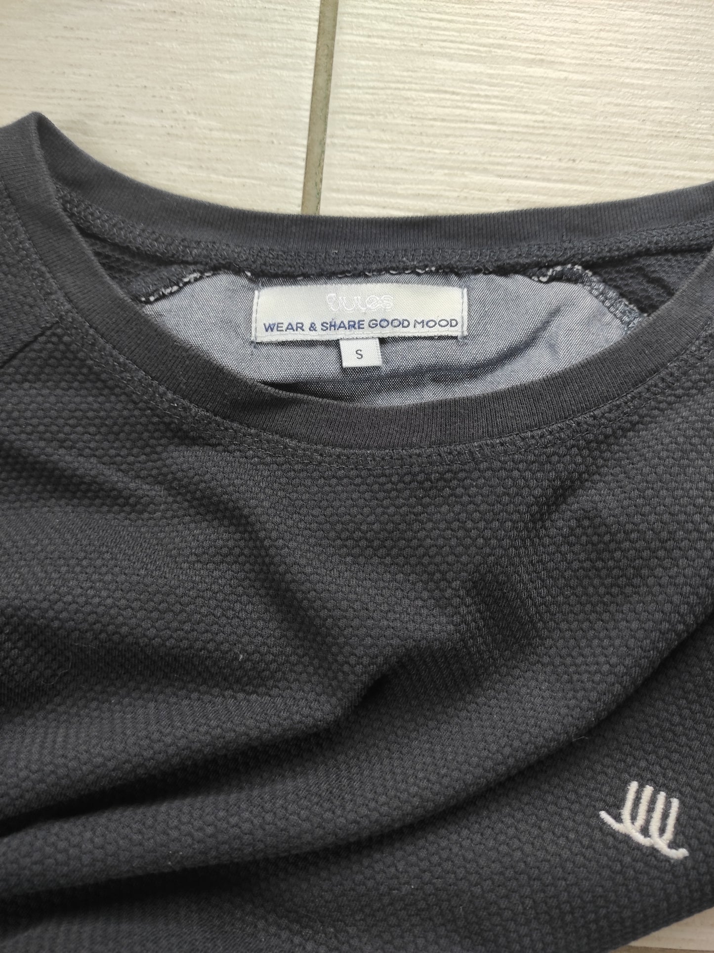 Tee-shirt col rond broderie poitrine