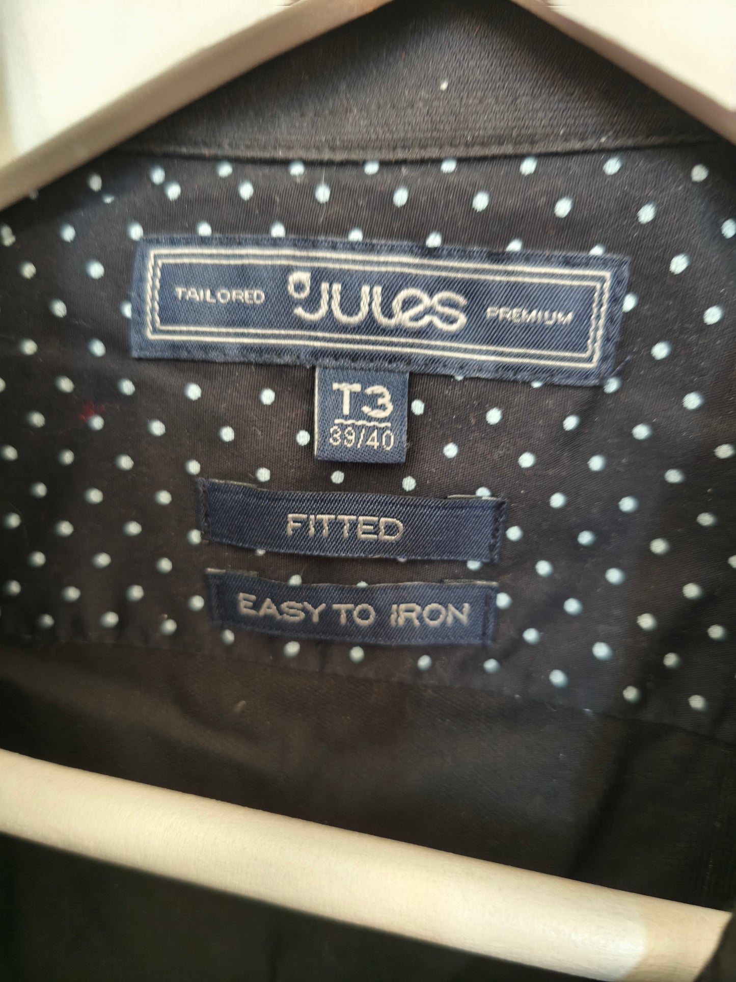 Chemise noire repassage facile