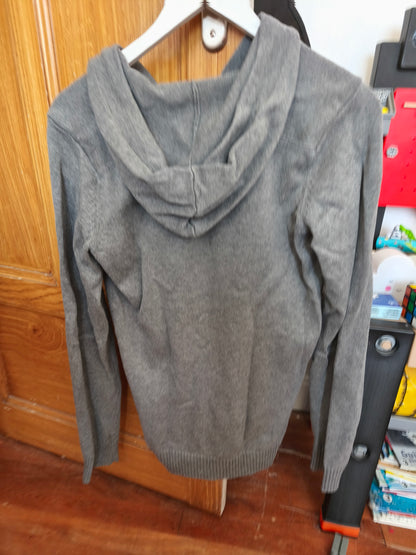 Pull gris capuche