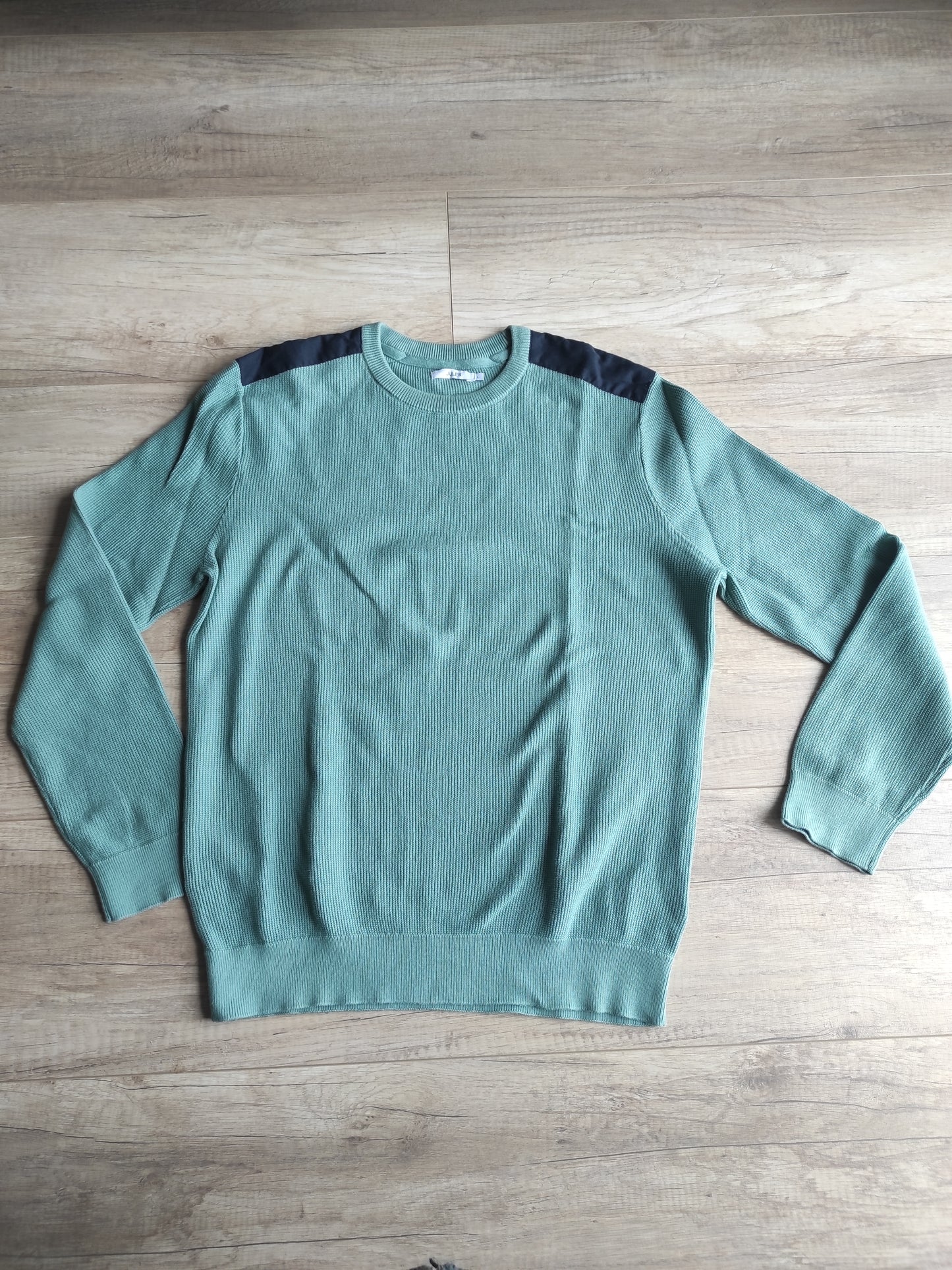 Pull à col rond et patch épaule
