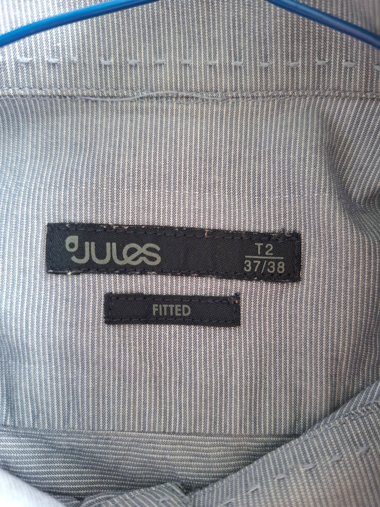 Chemise unie bleu clair col blanc T2