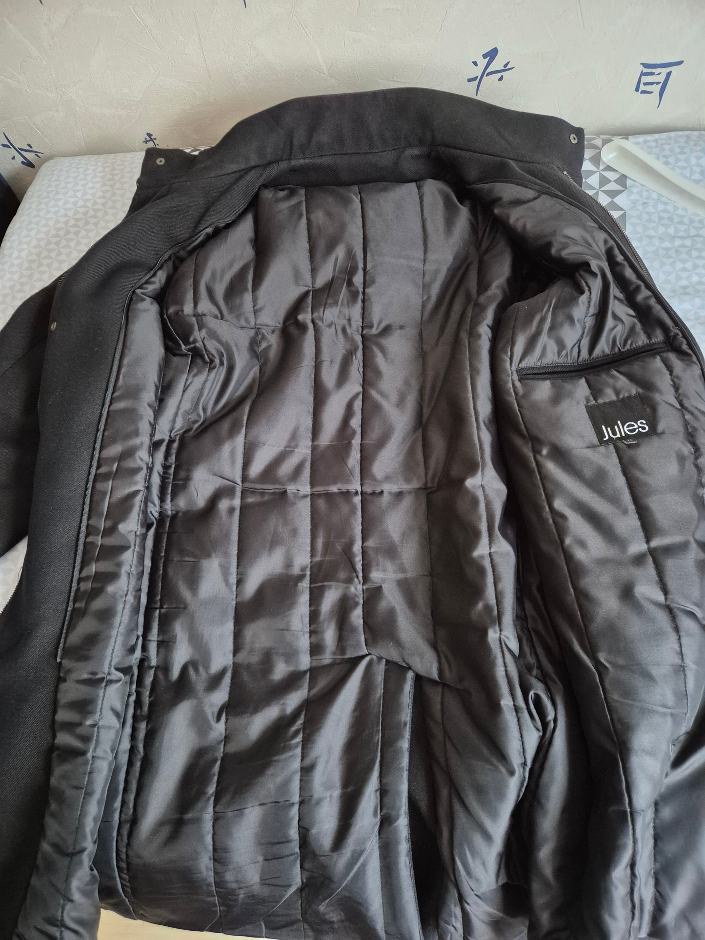 Manteau lainage capuche et parmenture