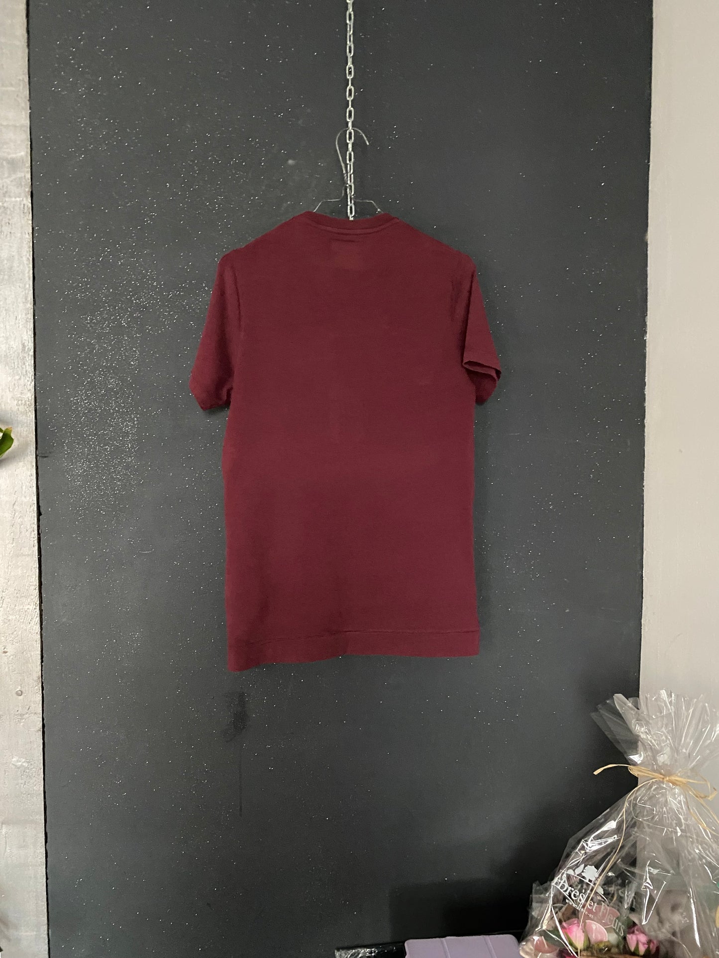 Teeshirt vintage bordeaux motifs collés et cousus