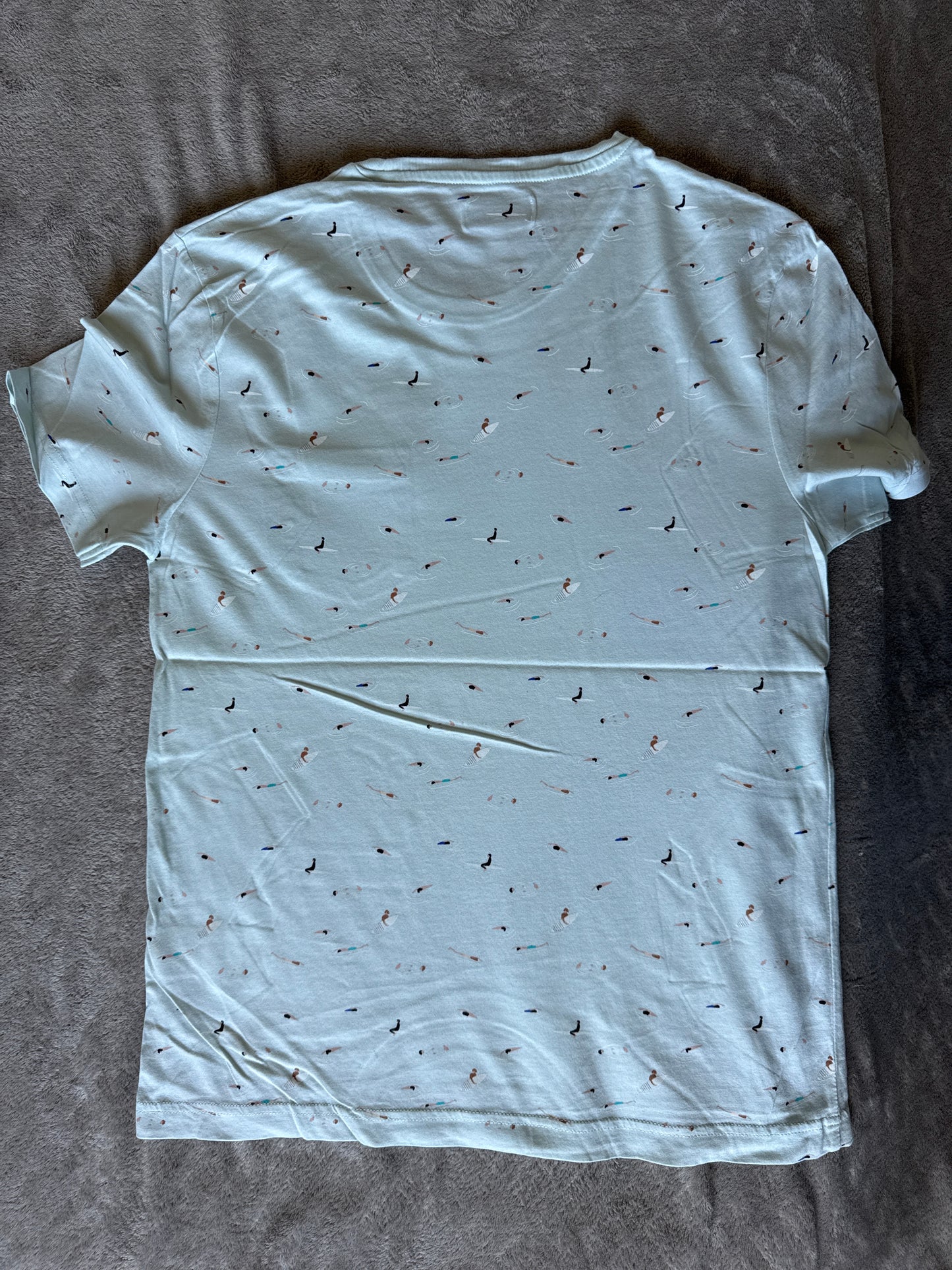 tee shirt imprimé surfeurs