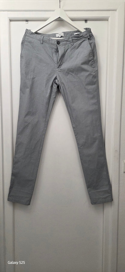 Pantalon chino slim reliefé