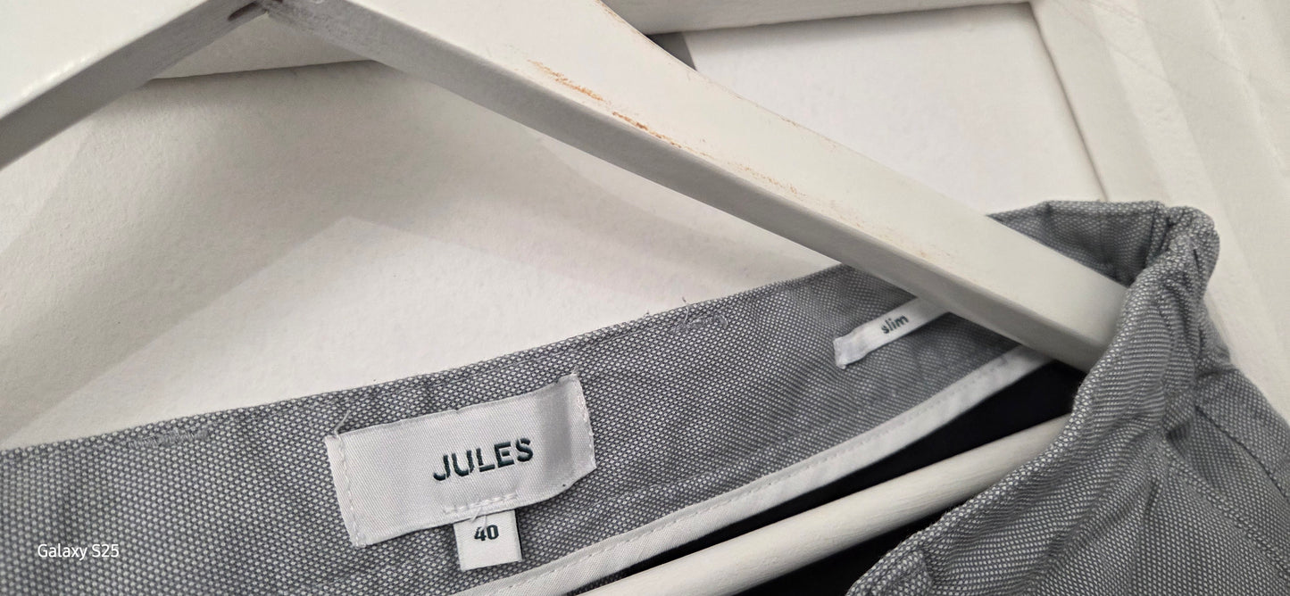 Pantalon chino slim reliefé