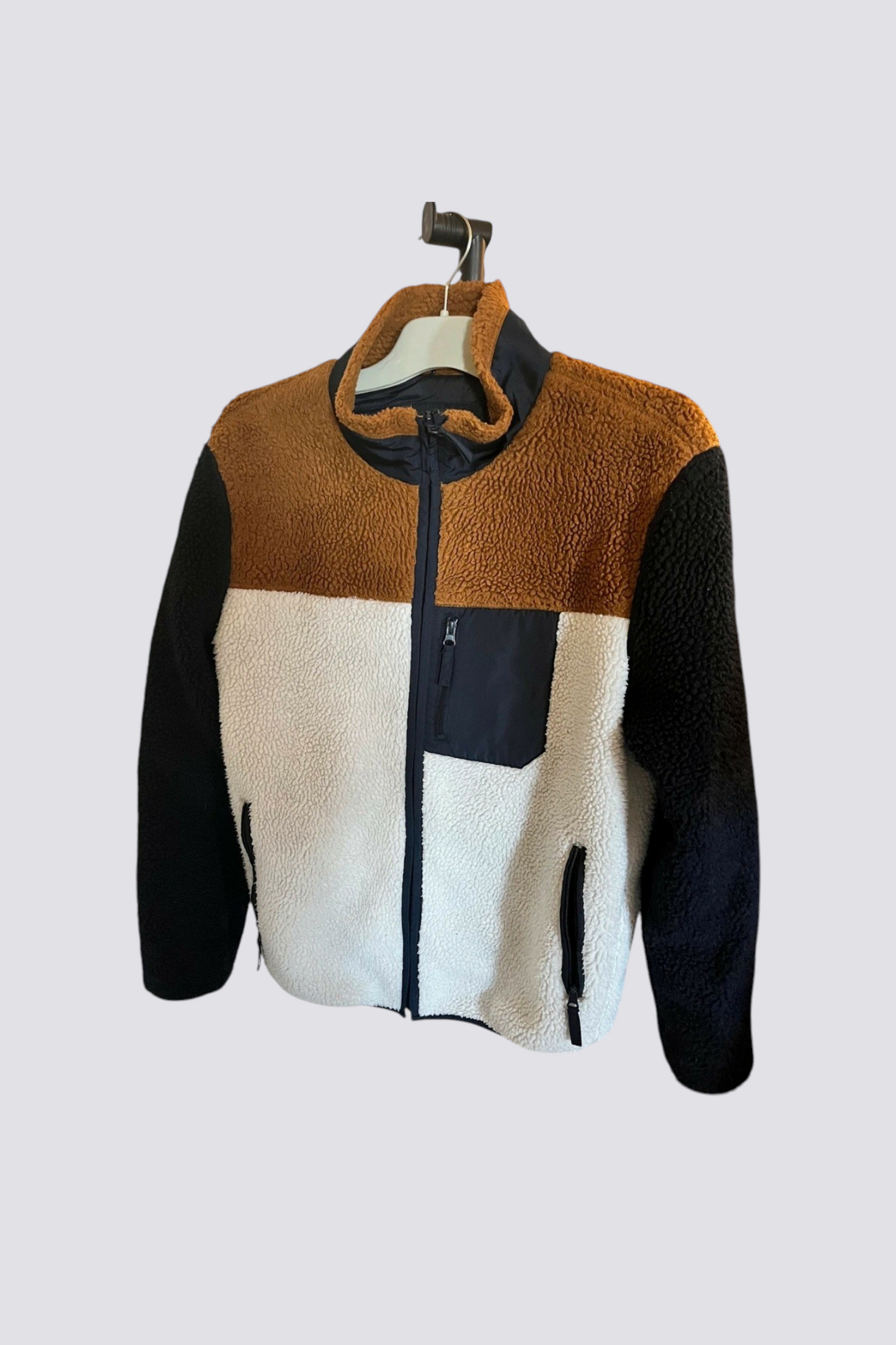 Veste polaire marron et blanc