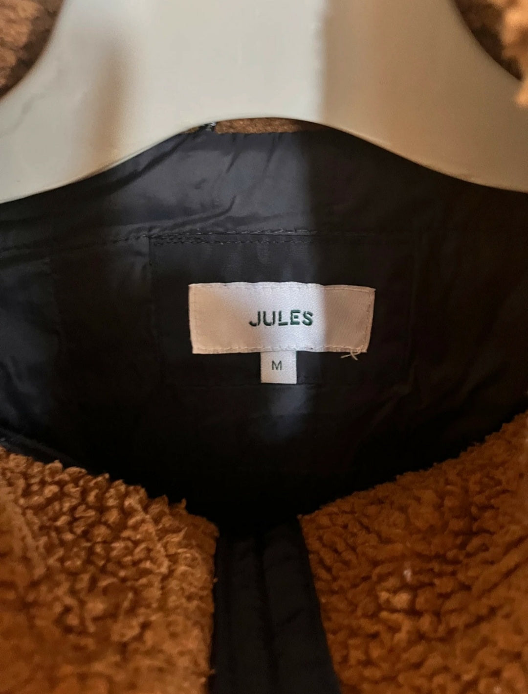 Veste polaire marron et blanc